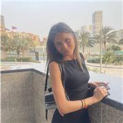 Étudiante étudiante en communication - cours pour élèves primaire